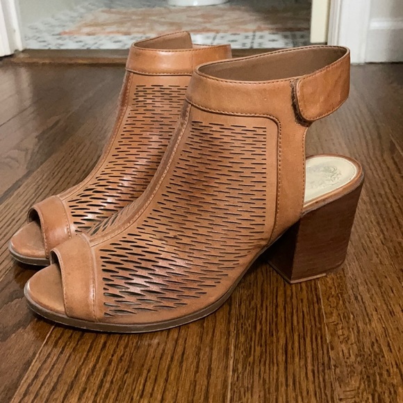 Heeled sandal - Picture 1 of 5